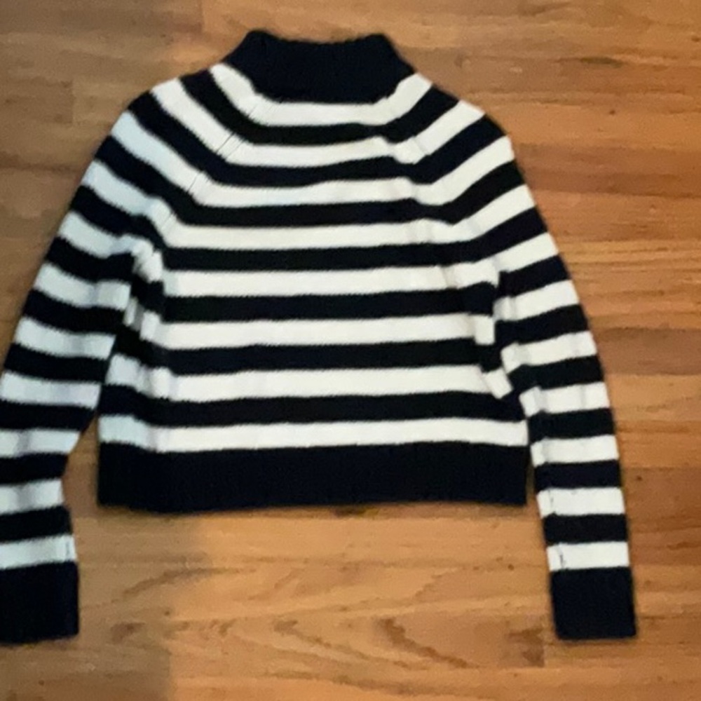 TOMMY JEANS SWEATER! black and white pattern